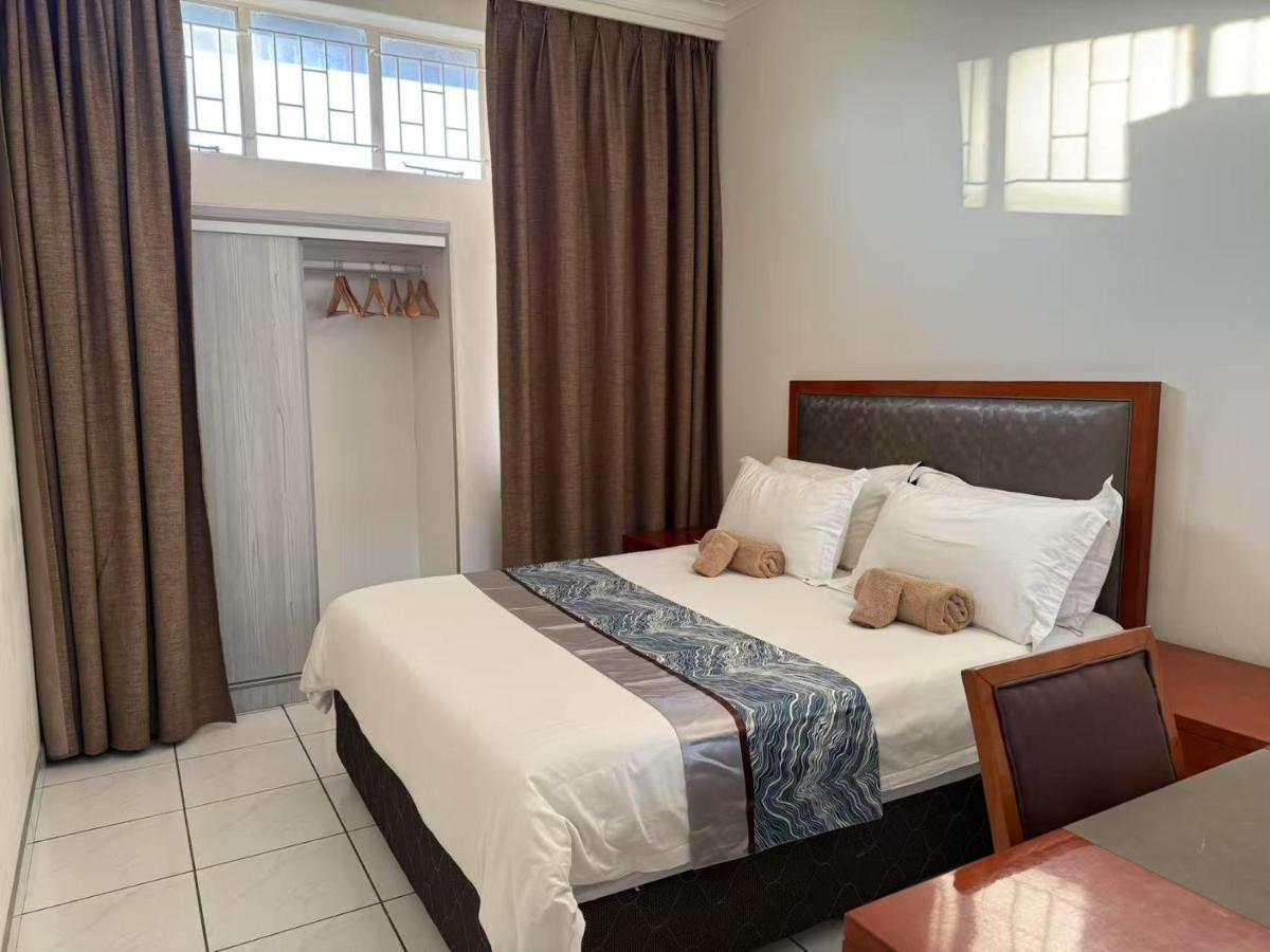 Home Inn Self-Catering - Housity