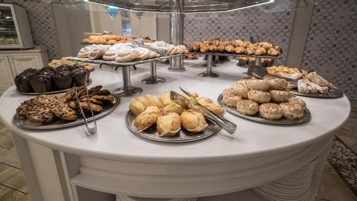 Comida en o cerca de este hotel