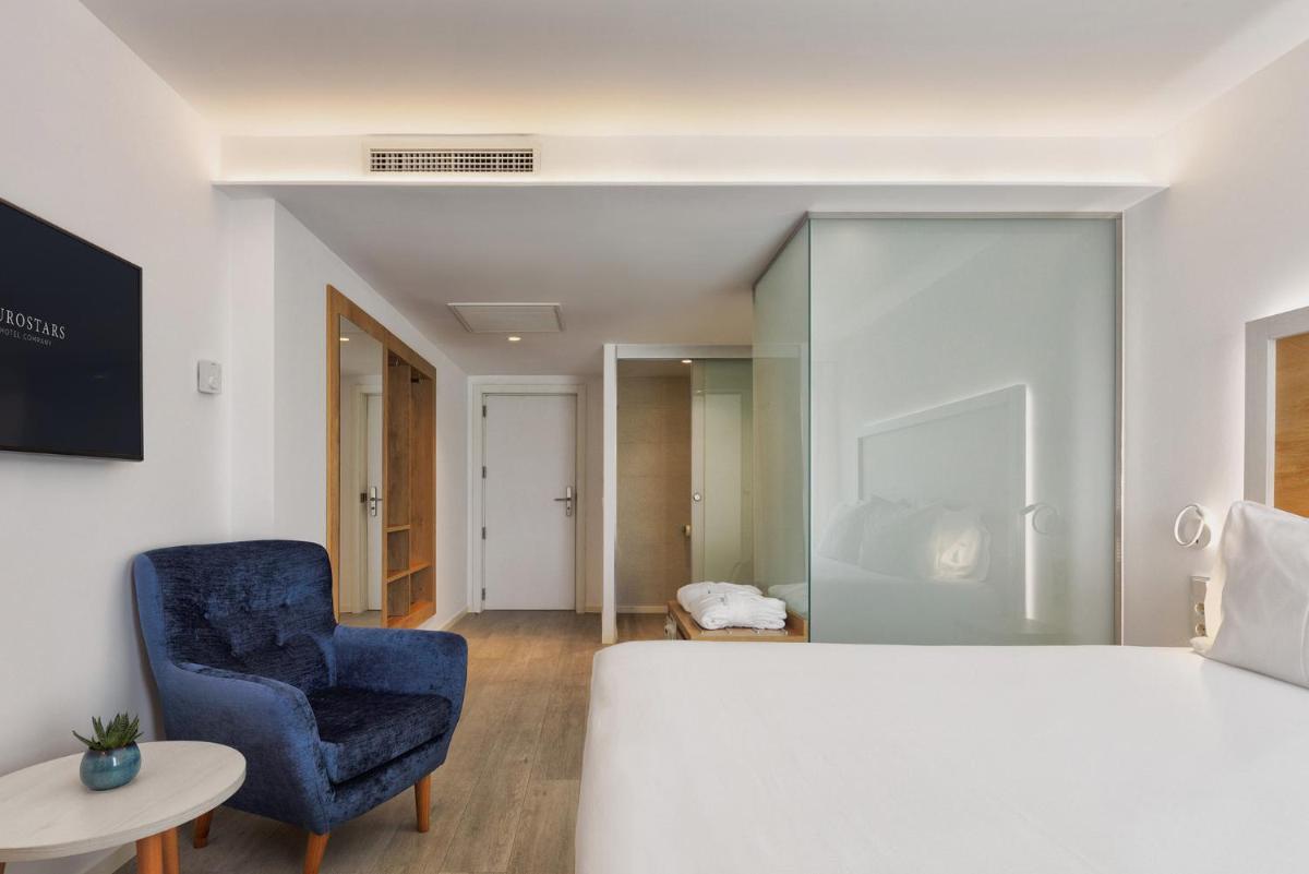 Cama o camas de una habitación en Eurostars Puerto de Ibiza