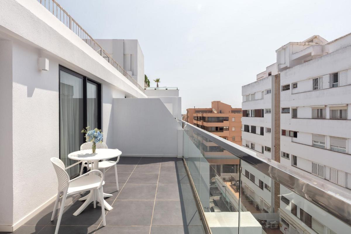 Un balcón o terraza de Eurostars Puerto de Ibiza