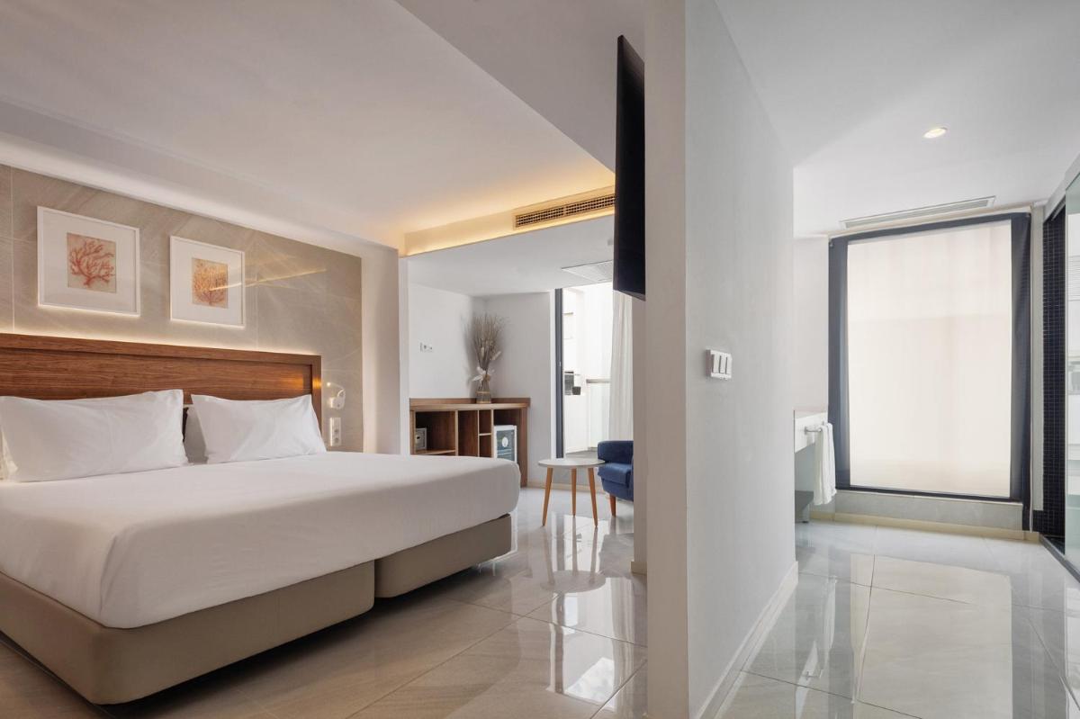 Cama o camas de una habitación en Eurostars Puerto de Ibiza