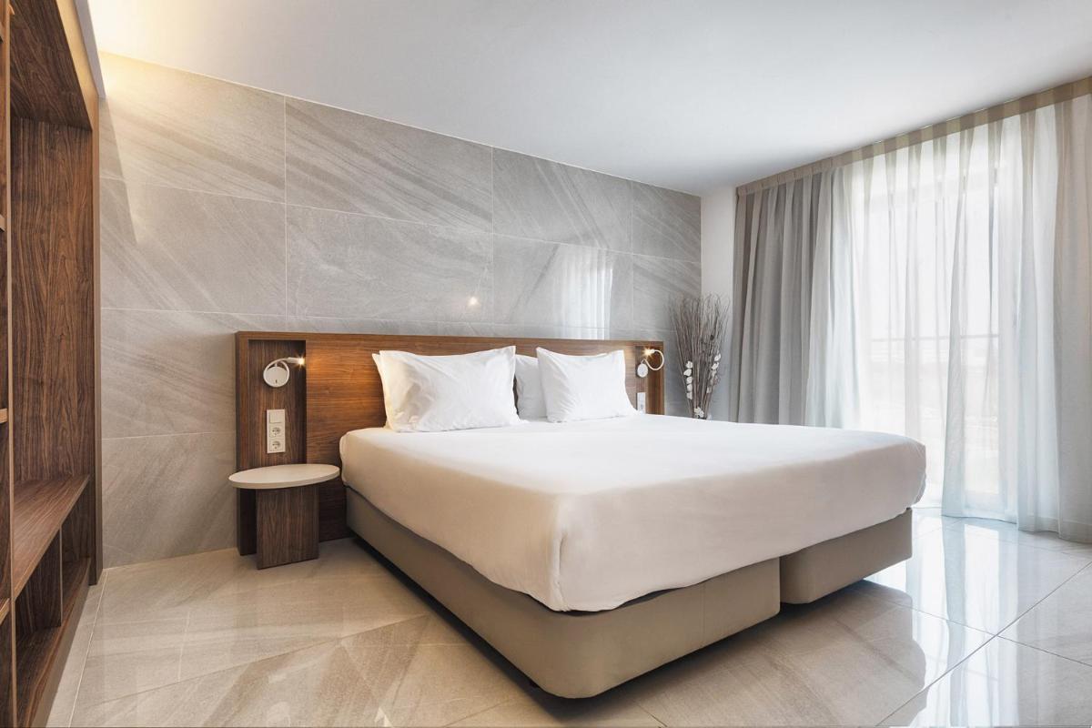Cama o camas de una habitación en Eurostars Puerto de Ibiza