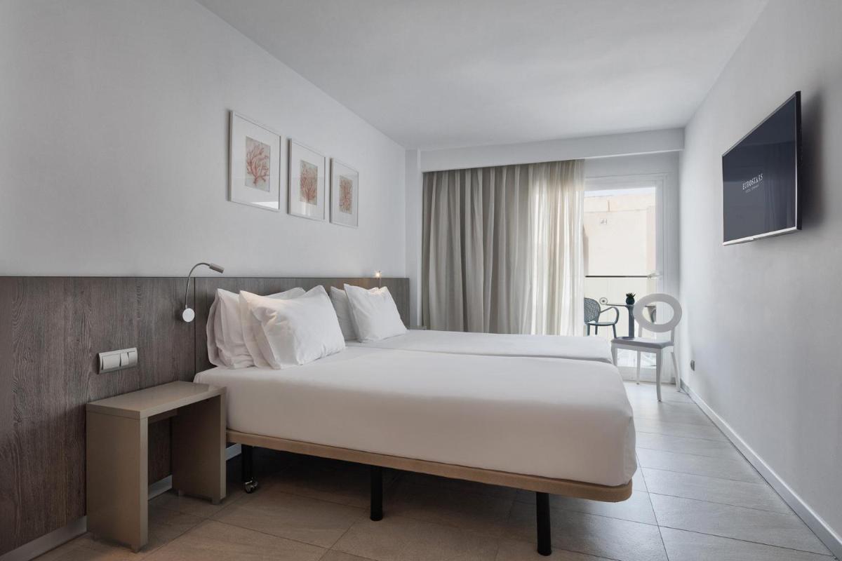 Cama o camas de una habitación en Eurostars Puerto de Ibiza