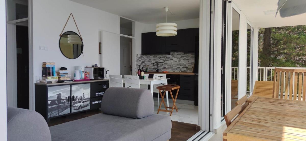 Beach House Novi - Housity