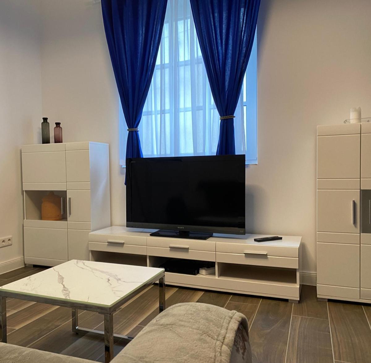 Eifel Hills - Housity