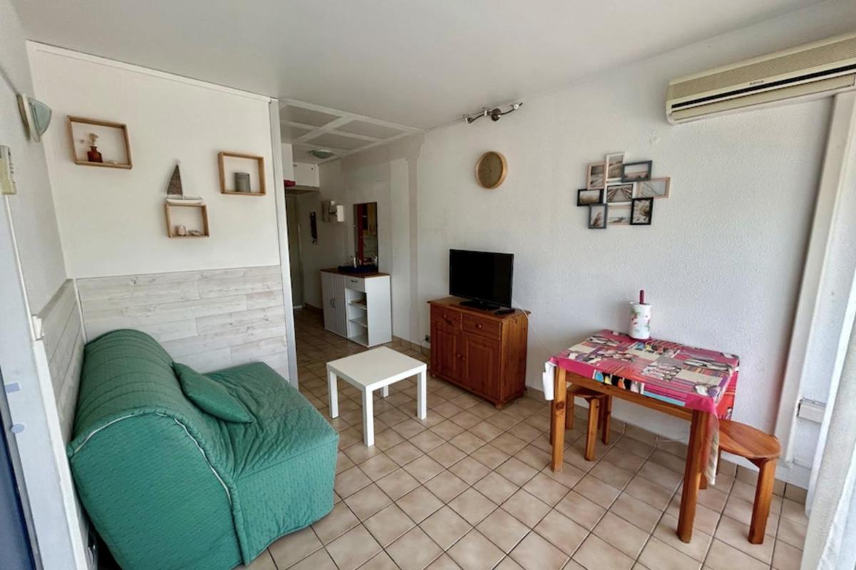 40m With Terrace In A Residence With Pool - Housity