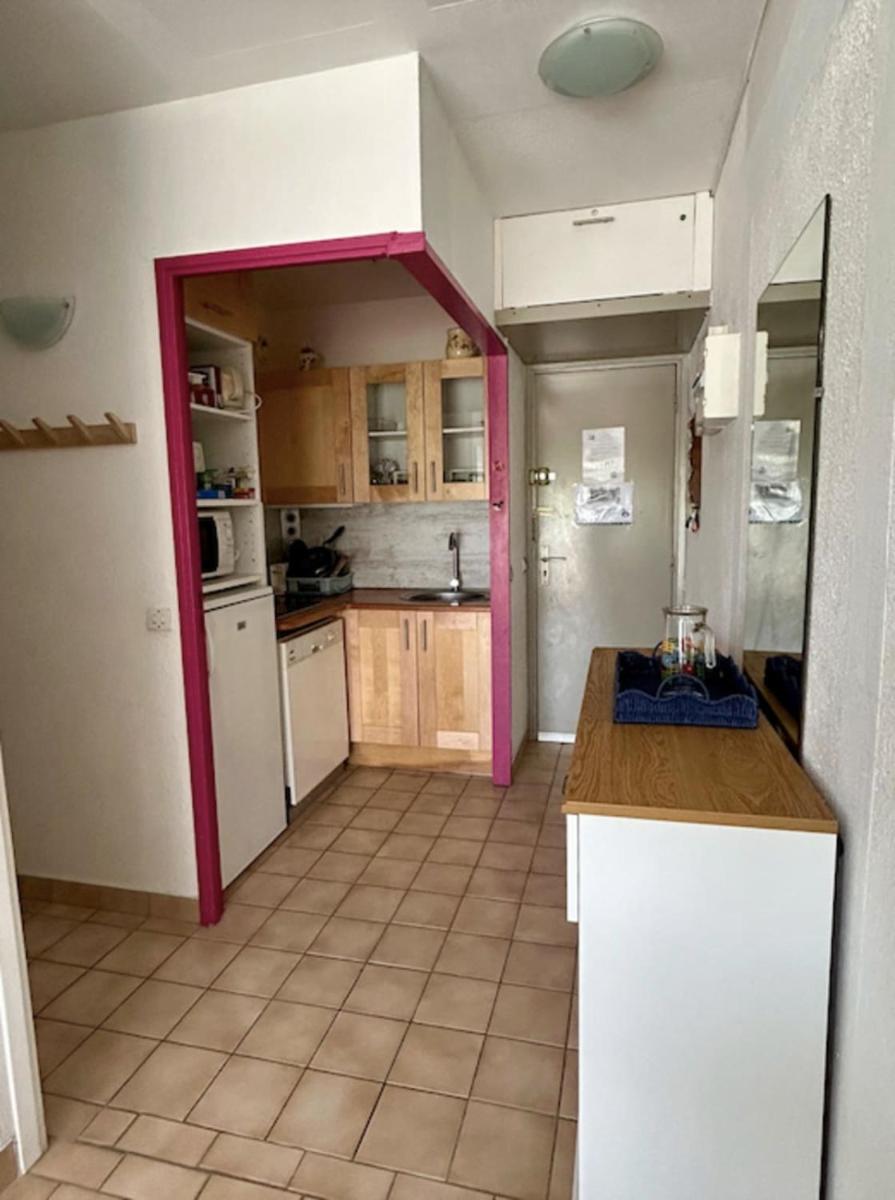 40m With Terrace In A Residence With Pool - Housity
