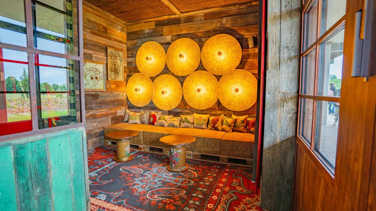 Die Karls Bande - Das Hotel - Housity