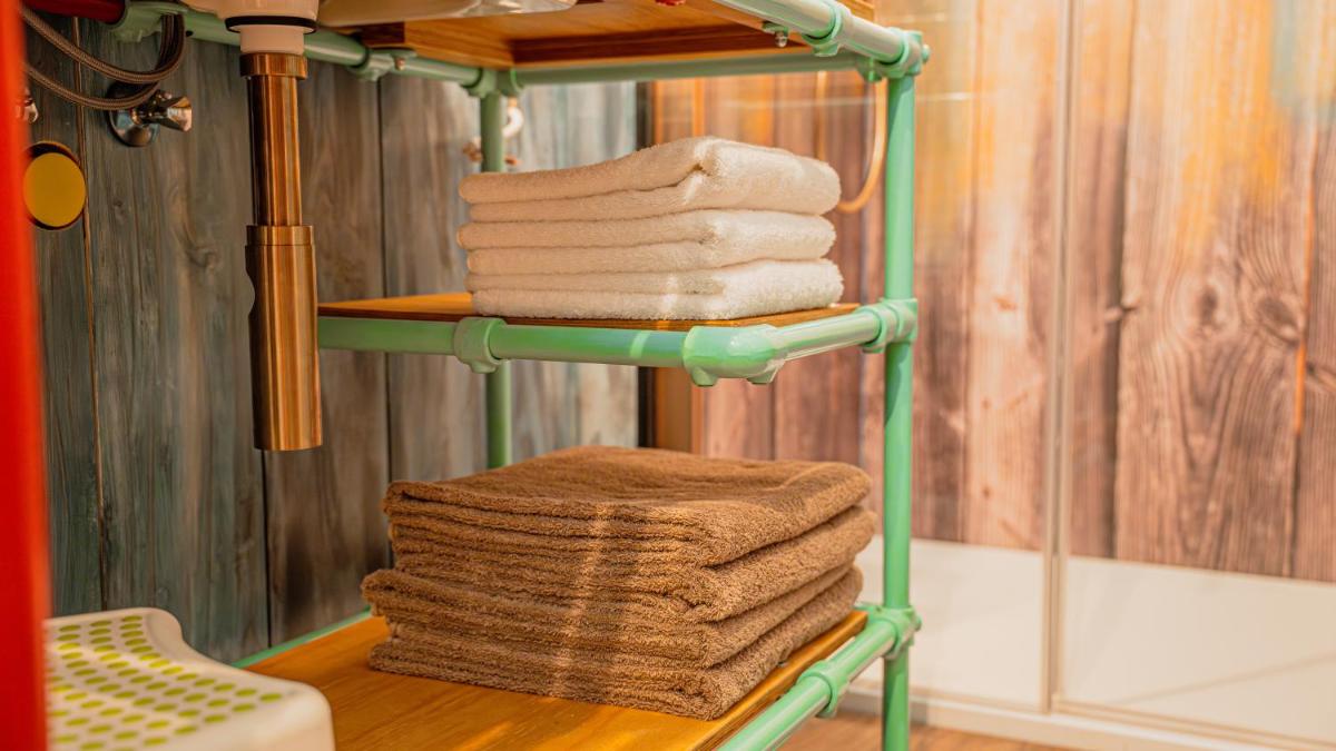 Die Karls Bande - Das Hotel - Housity