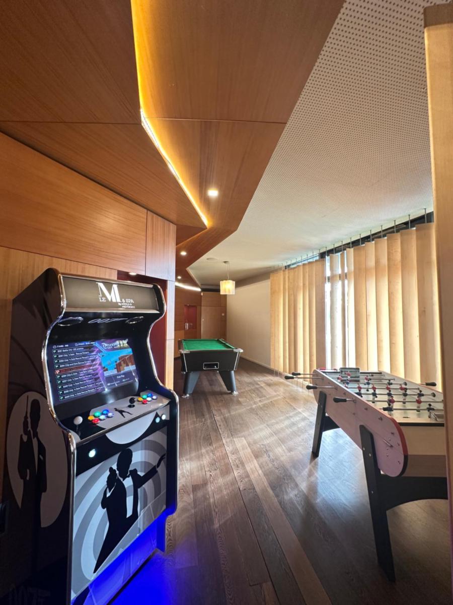 Salle de jeux dans l'établissement Le M & Spa Bordeaux Aéroport by Hôtels & Préférence