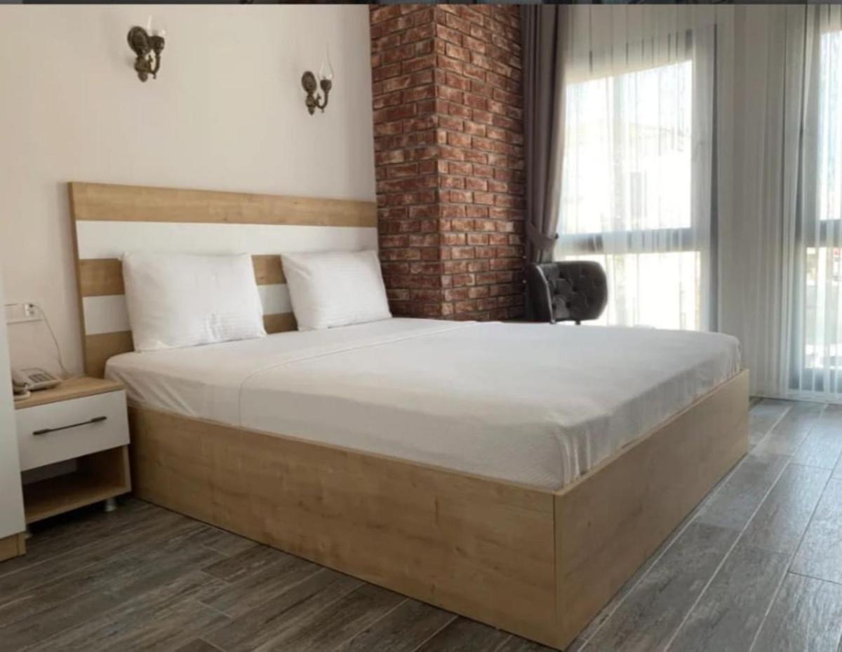 Ayvalik Cihan Otel - Housity