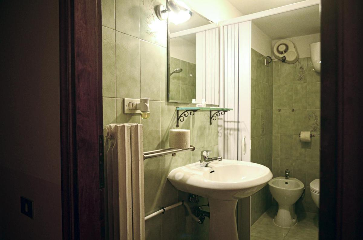 Hotel Gambassi - Housity