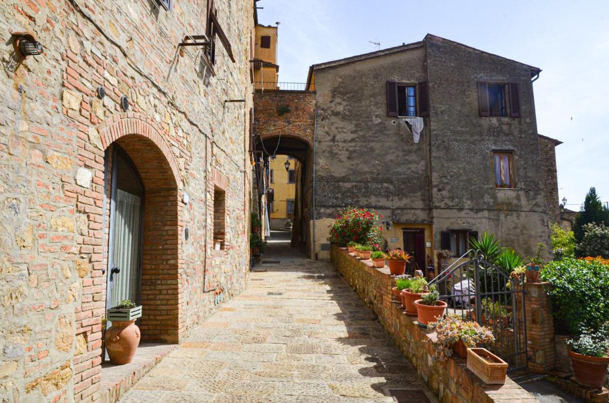 Hotel Gambassi - Housity