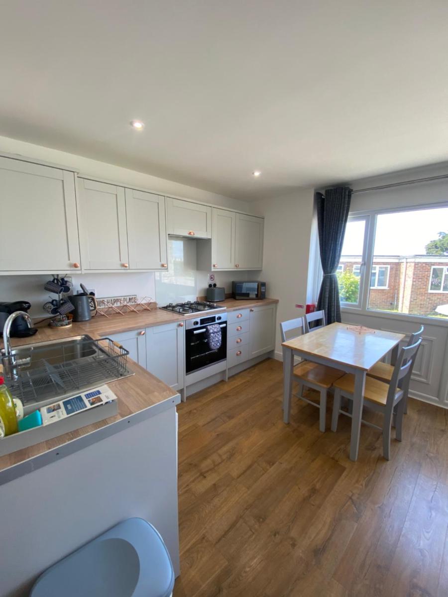 Beau - Brambles Chine, Colwell Bay - 5 star WiFi - Short walk to The Hut and beach - 1 night stays available - Ferry offers - Housity