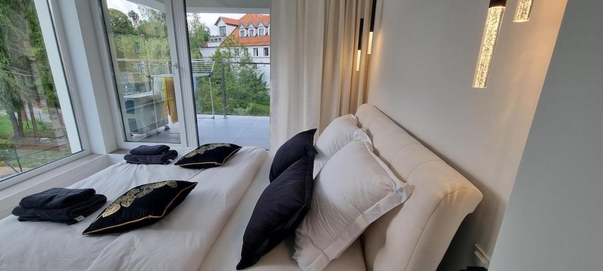 Apartament Zamkowa Park plus garaż podziemny oraz widok na Zamek krzyzacki z XIV wieku , ogród, rzekę i kanał węgorzewski - Housity