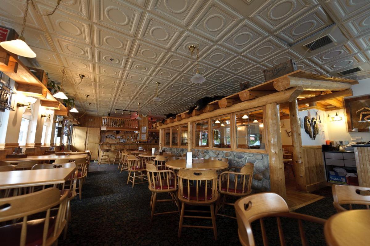 Frontier Suites Hotel in Juneau - Housity
