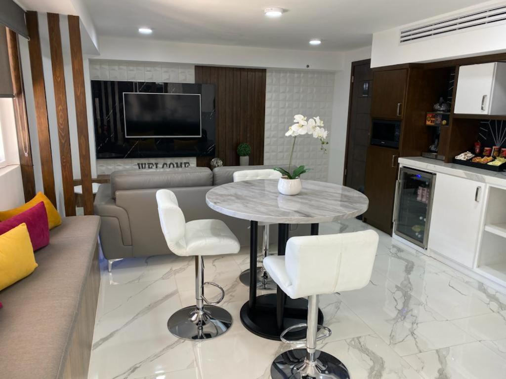 Hotel Senorial - Housity