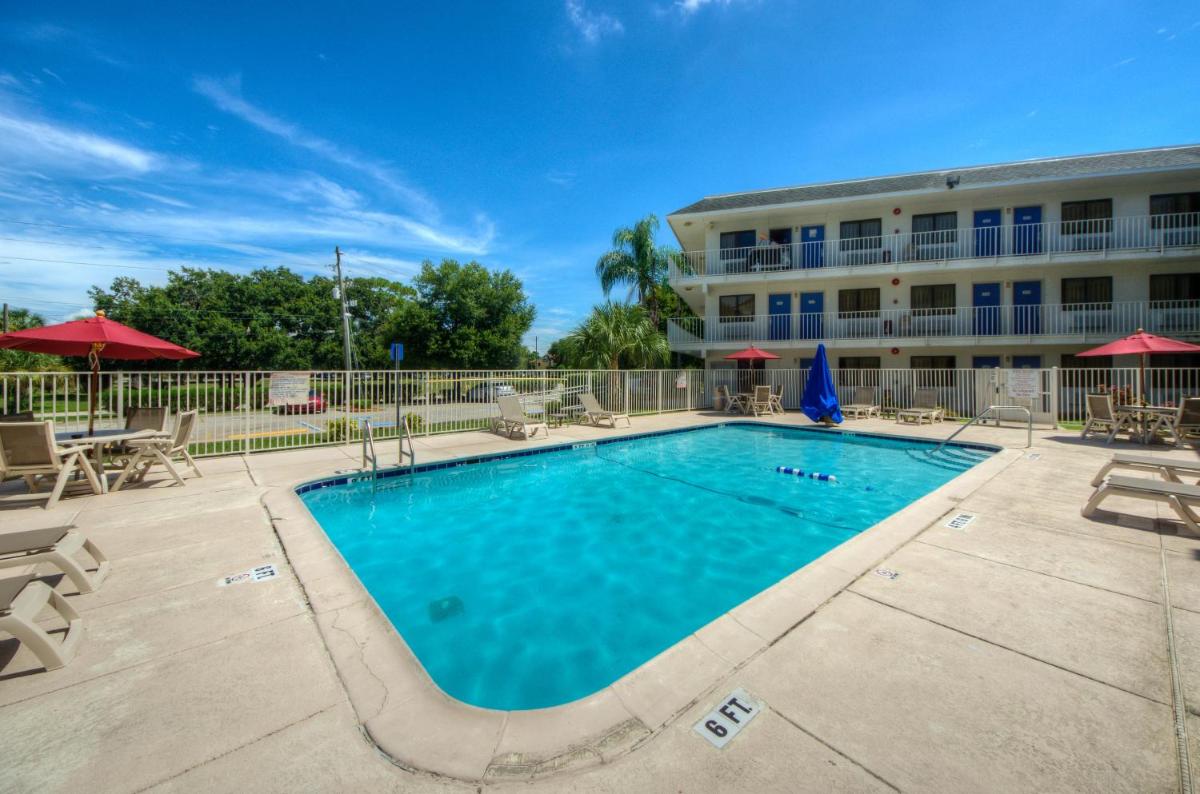 Motel 6-Bradenton, FL - Housity