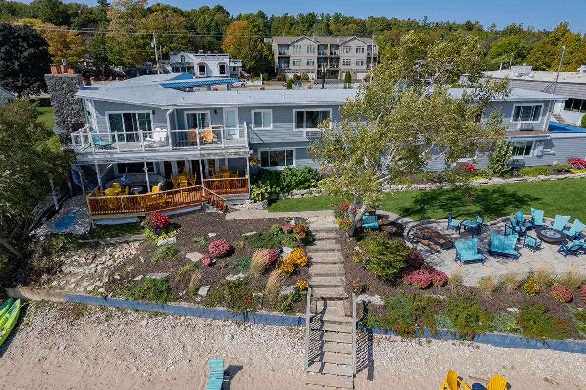 Beachfront Inn - Housity