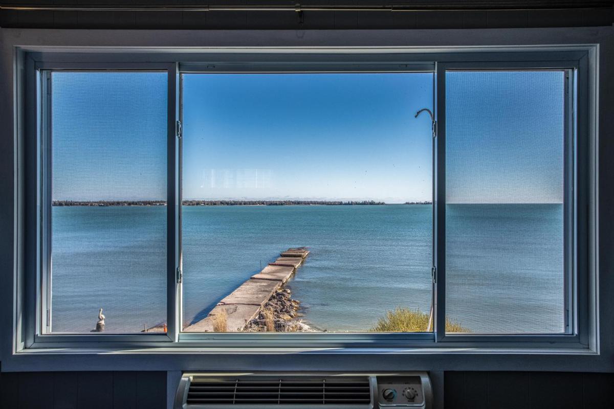Beachfront Inn - Housity