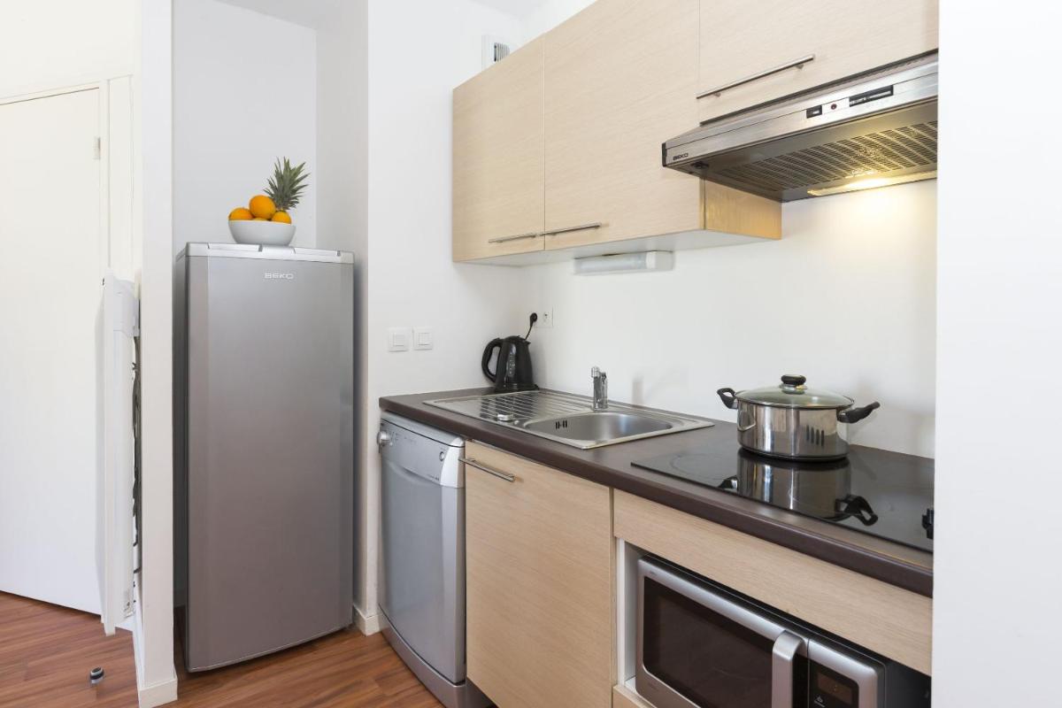 Cuisine ou kitchenette dans l'établissement Résidence Odalys Fleur de Sel
