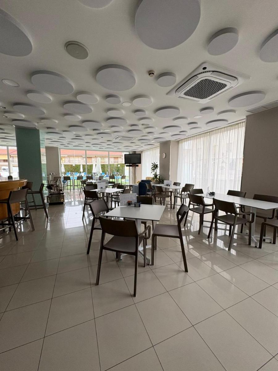 Un restaurante o sitio para comer en Hotel Lodomar Spa & Talasoterapia