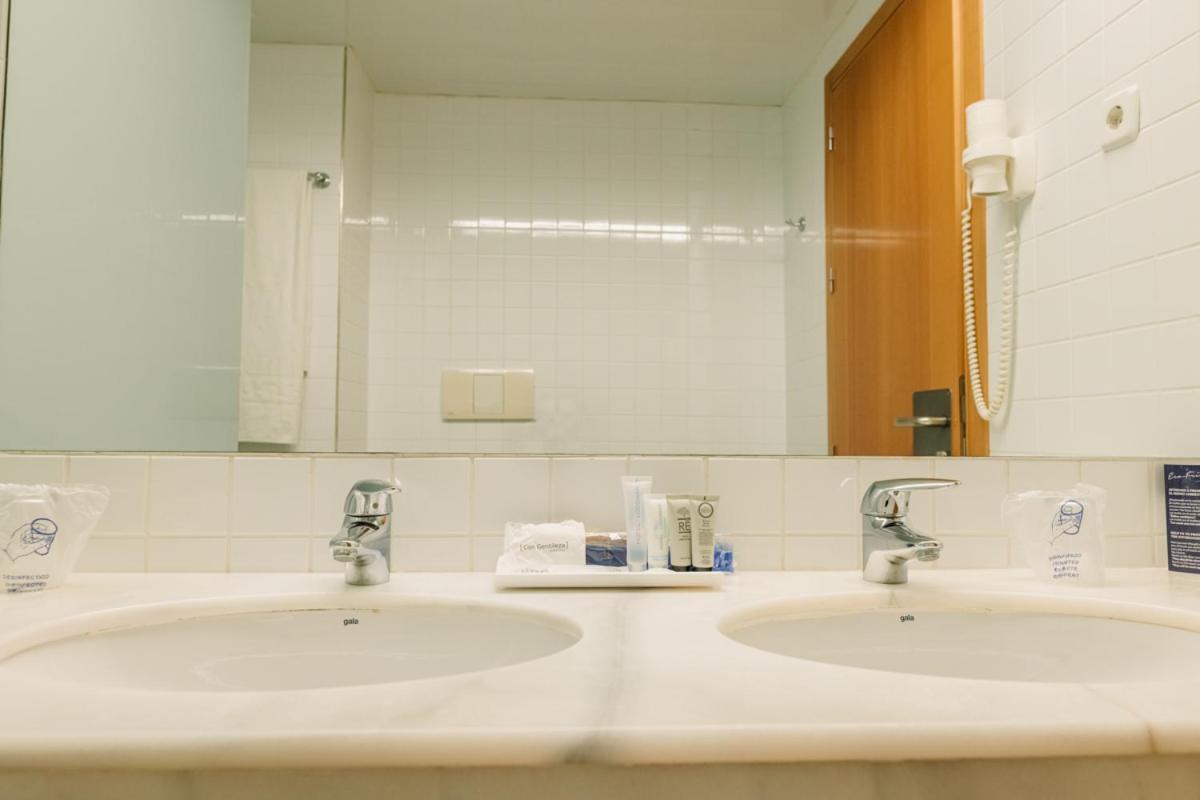 Un baño de Hotel Lodomar Spa & Talasoterapia