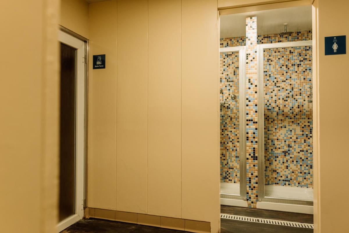 Un baño de Hotel Lodomar Spa & Talasoterapia