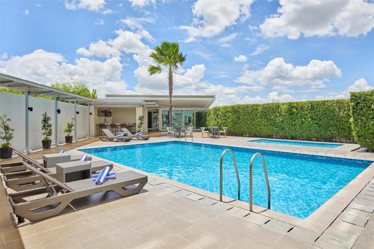 Park Inn By Radisson Clark - Housity