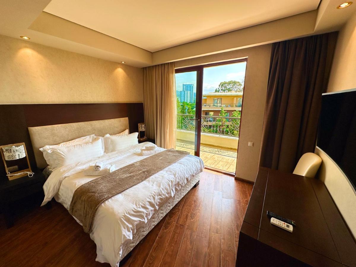 Dreamland Oasis Luxury Apartments - Housity