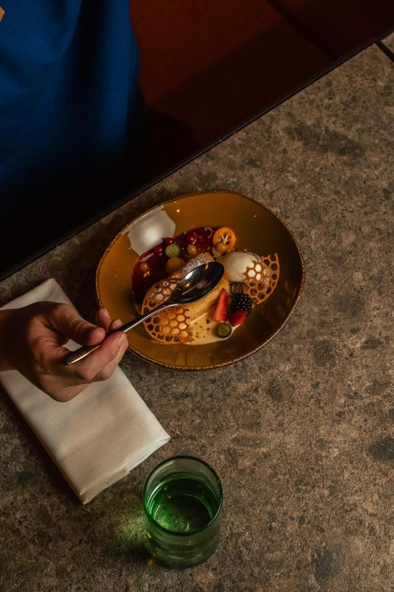 Comida en o cerca de este hotel