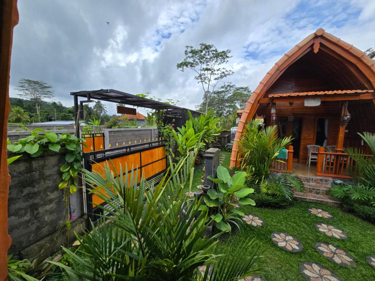Green Pacing Lodge - Housity