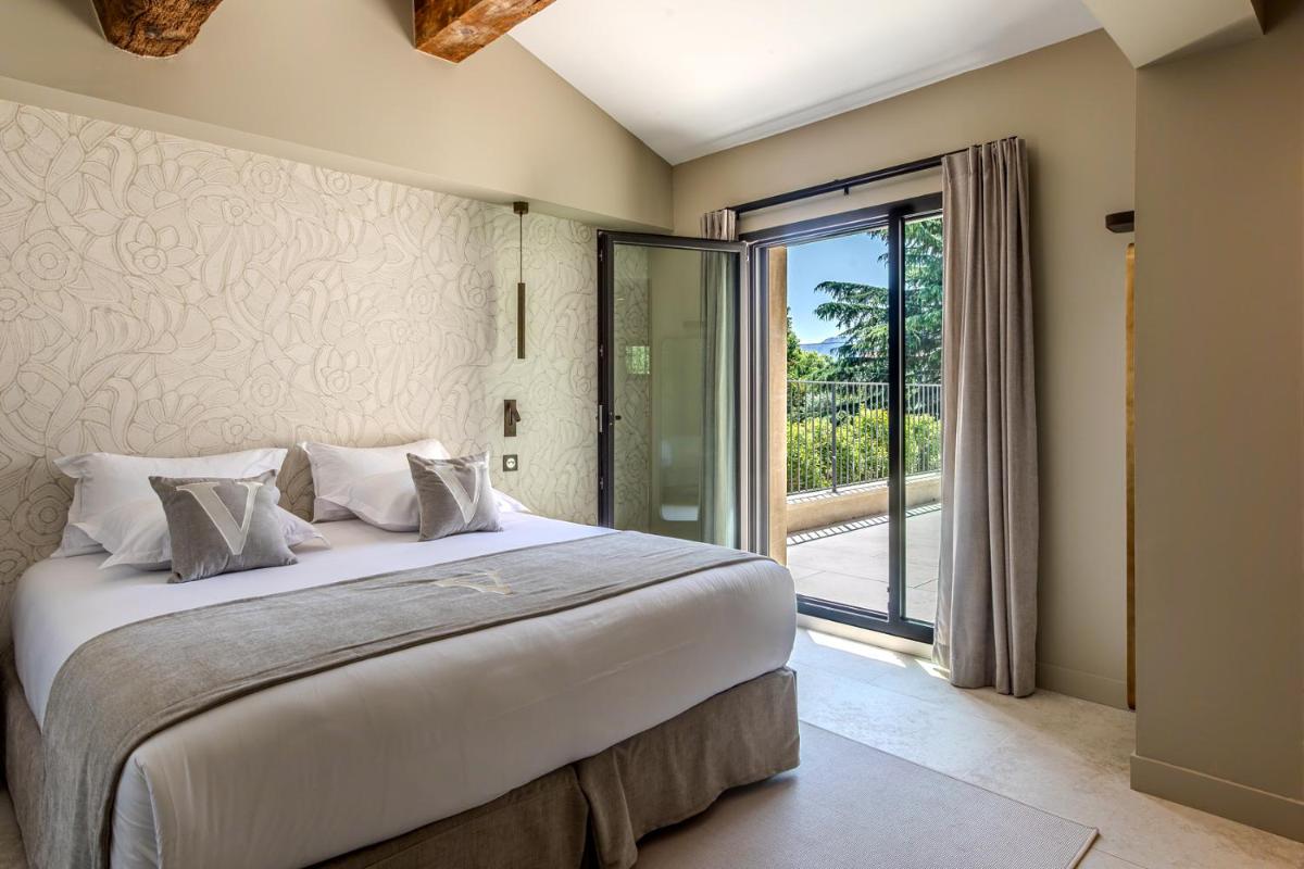 Un ou plusieurs lits dans un hébergement de l'établissement Le Vallon de Valrugues Hotel Spa & Villas