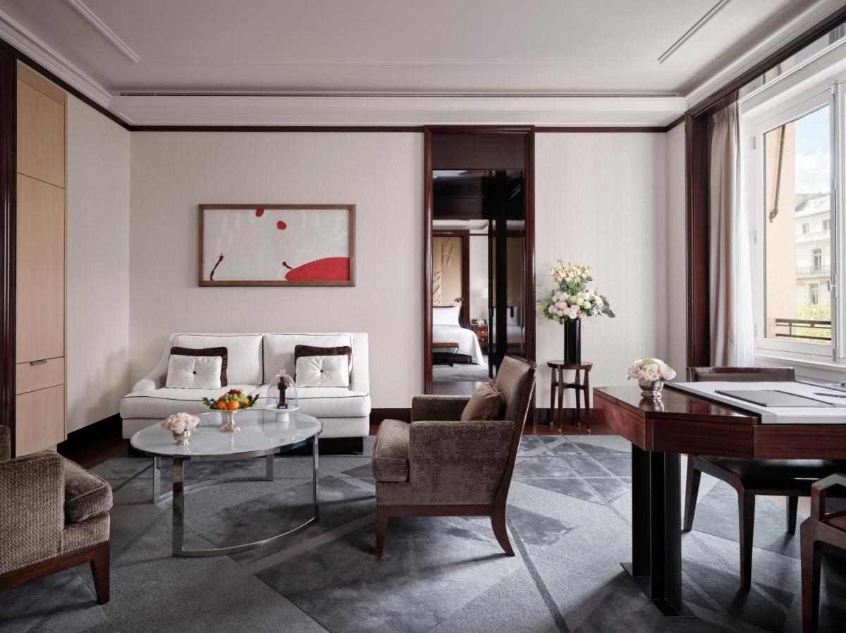 Coin salon dans l'établissement The Peninsula Paris