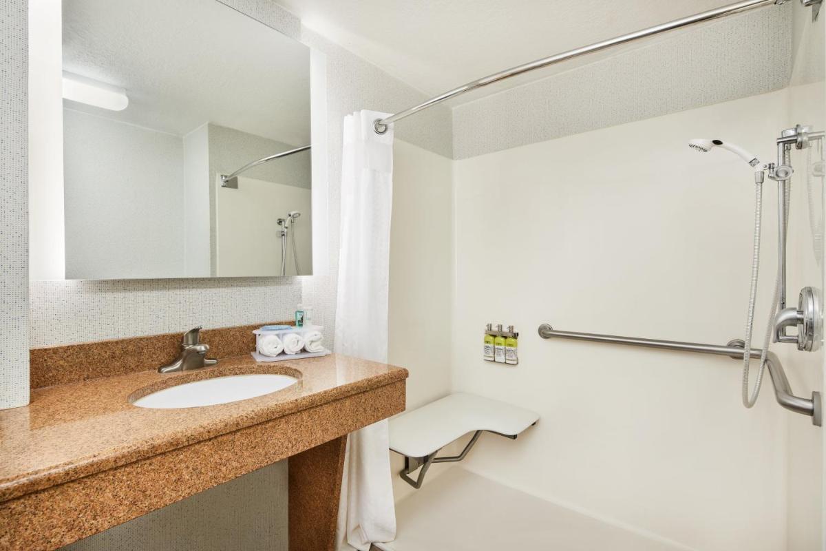 Holiday Inn Express & Suites Jacksonville South East - Medical Center Area by IHG - Housity