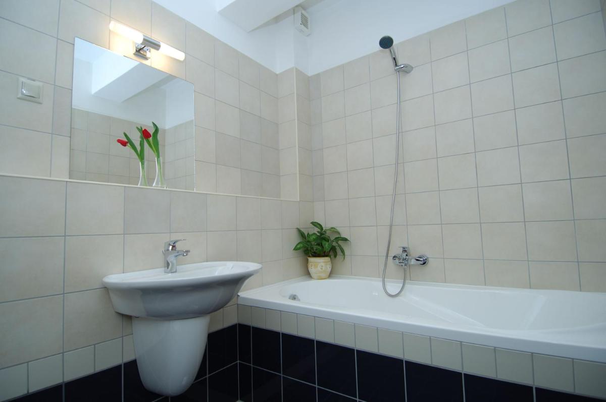 Hotel - Restaurant Gonduzo - Housity