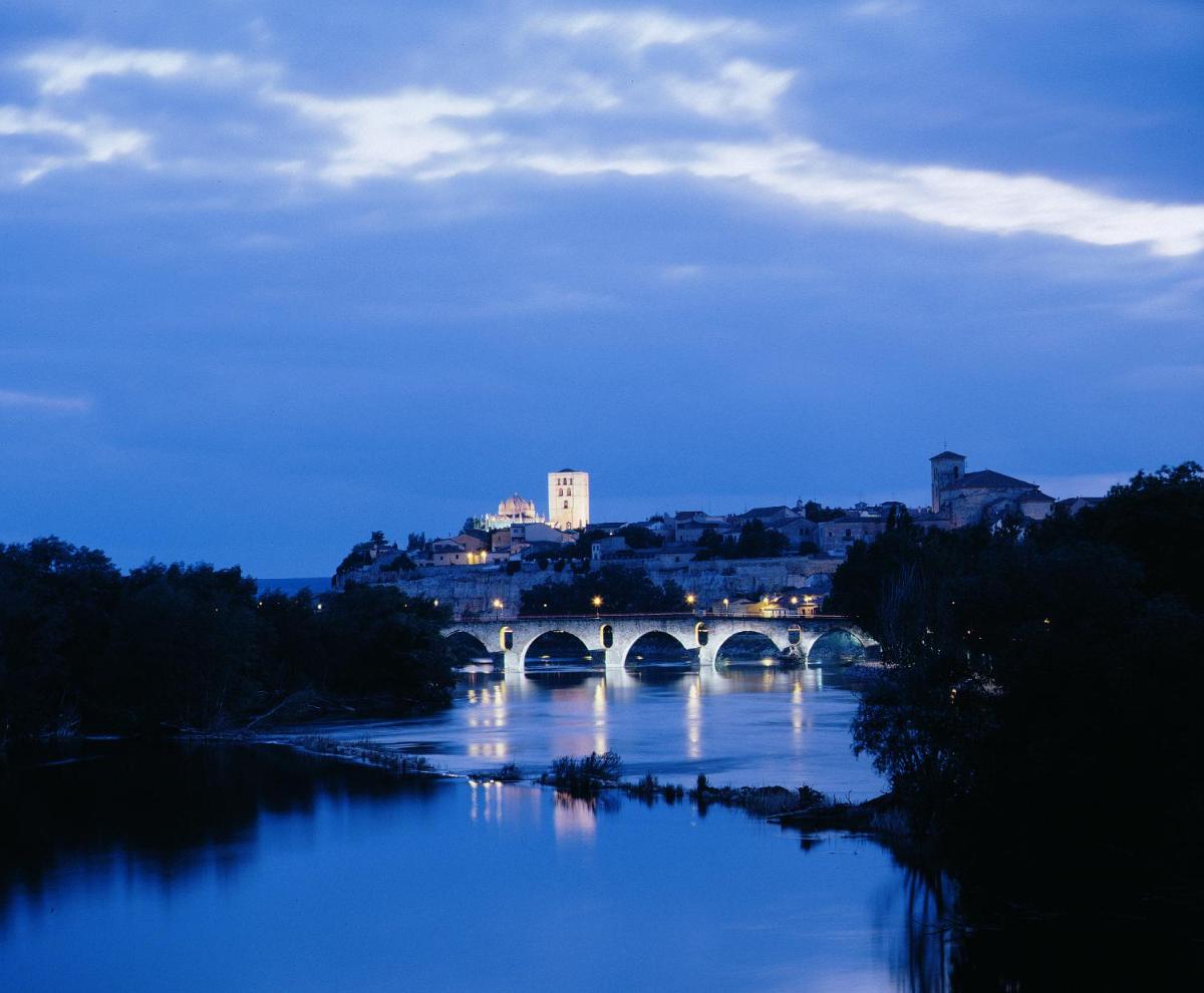 Hotel Alda Mercado de Zamora - Housity
