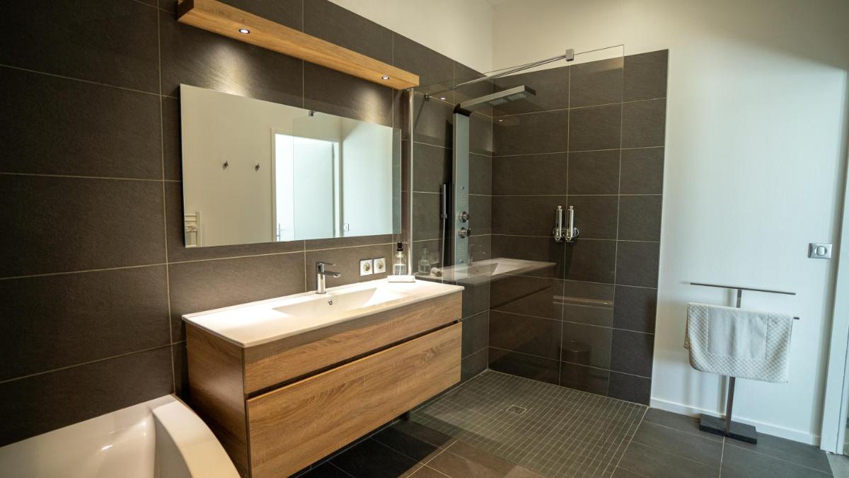 Salle de bains dans l'établissement Les Villas du Parc de la Chabotterie