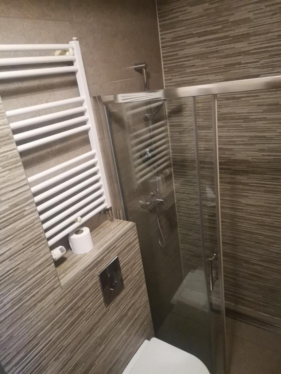 Enter Rooms - Housity