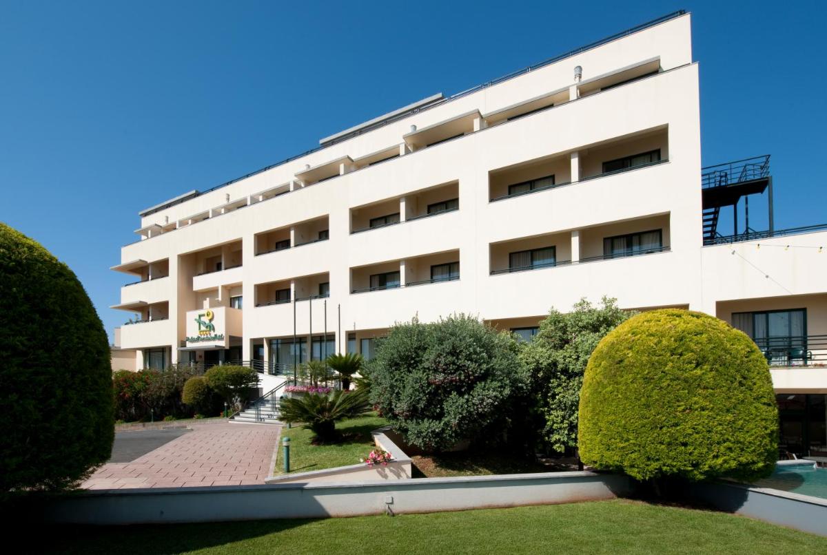 O edifício onde o hotel está situado