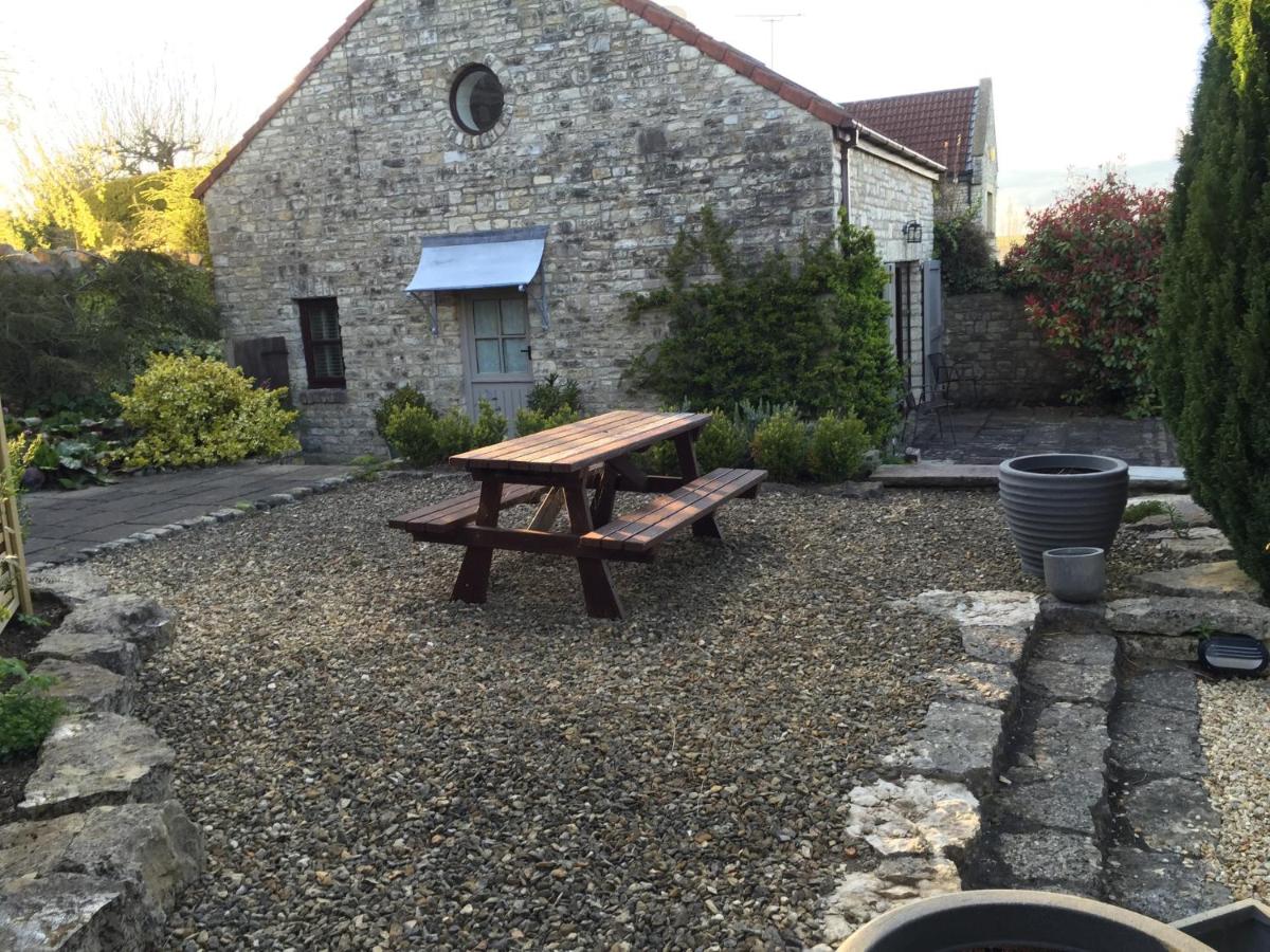 The Apple Shed - Housity
