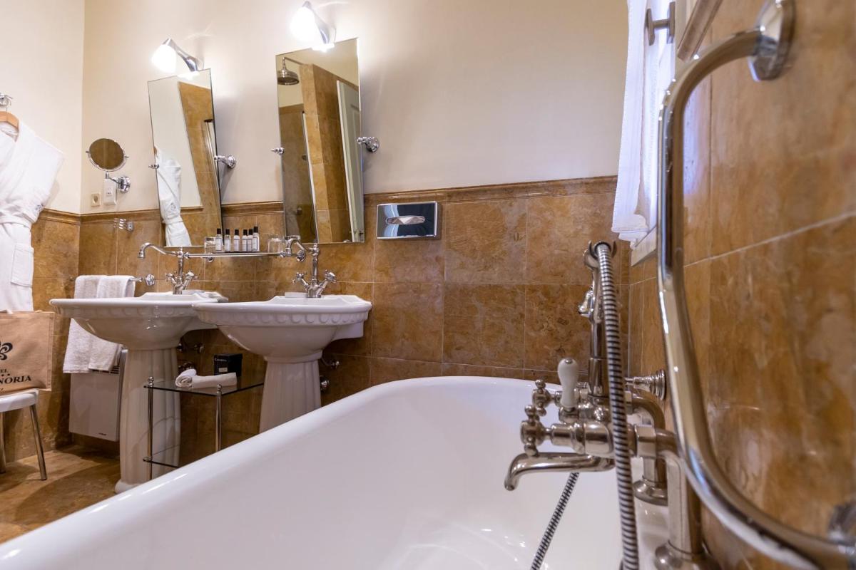 Salle de bains dans l'établissement La Signoria & Spa