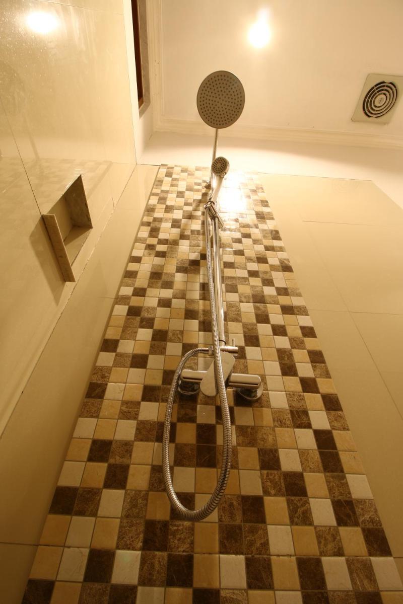 Suitetrails - Wahyu Dana Hotel