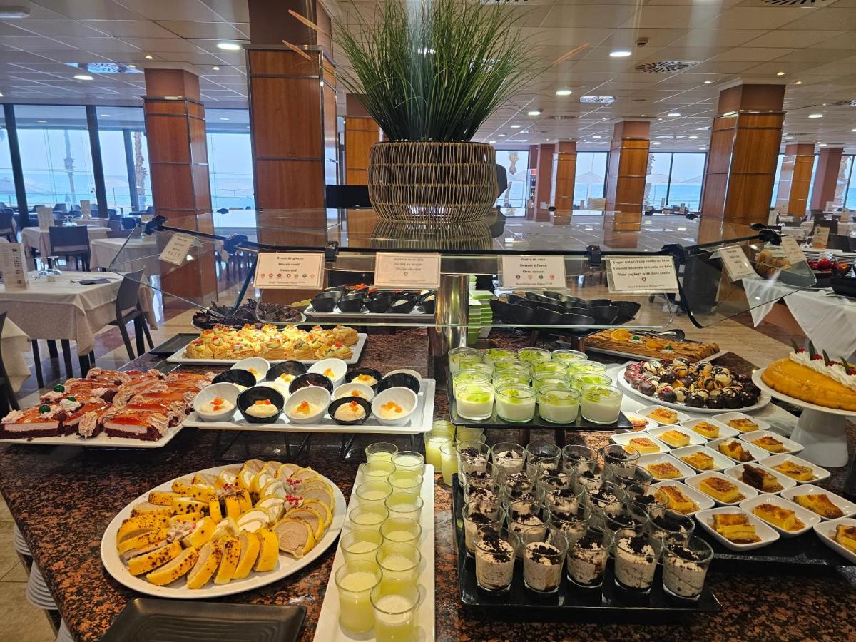 Comida en o cerca de este hotel