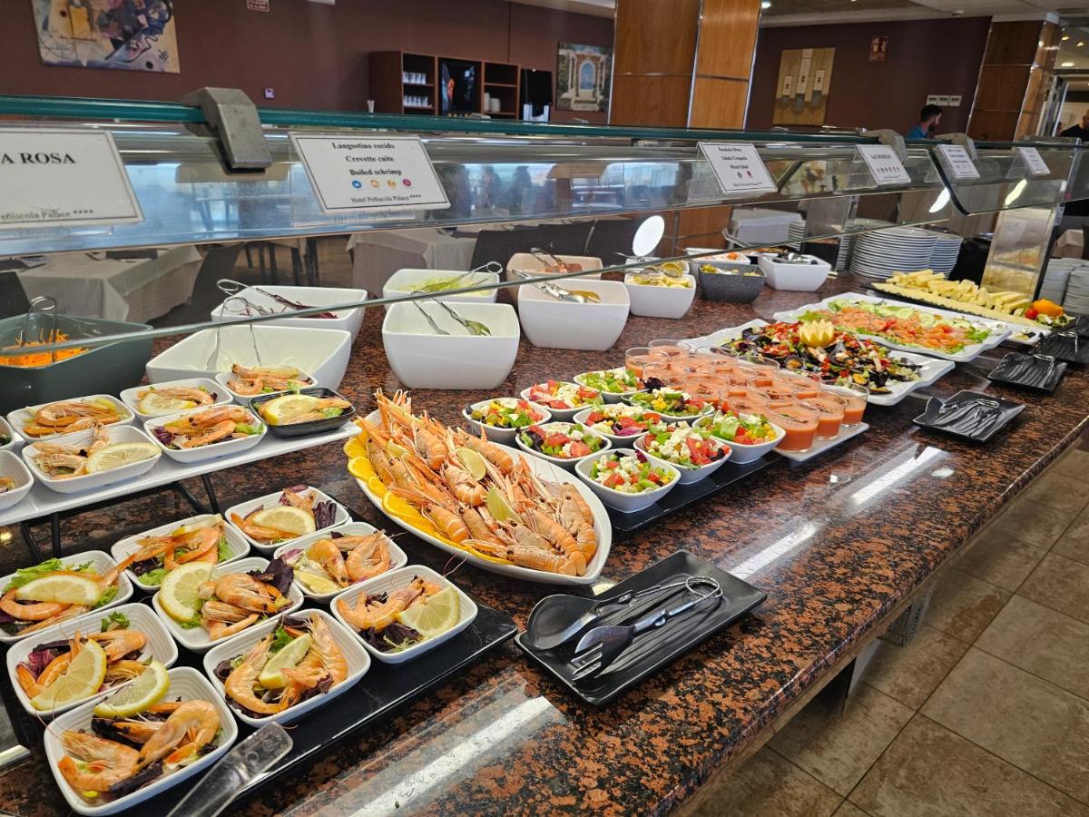 Comida en o cerca de este hotel