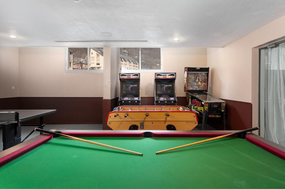 Billard dans l'établissement Hôtel-Résidence Le Lys