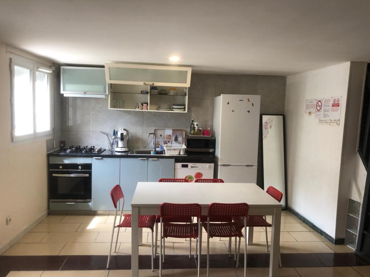 Maison POUR OUVRIERS seulement PAS DE TOURISME, NI FAMILLE - Housity