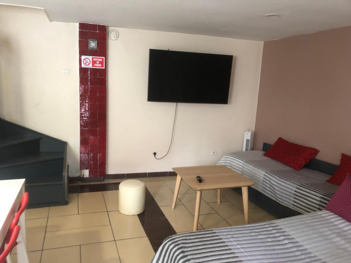 Maison POUR OUVRIERS seulement PAS DE TOURISME, NI FAMILLE - Housity
