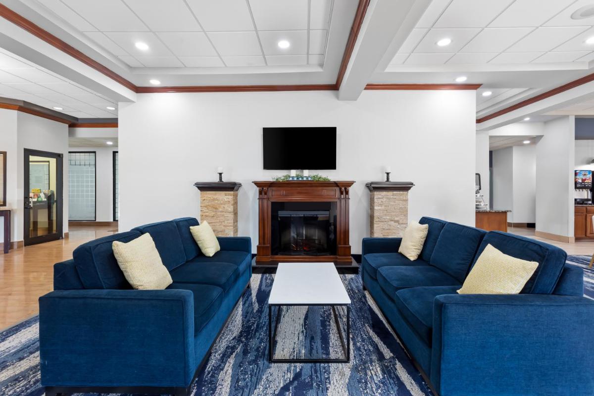 Comfort Inn & Suites Kenosha-Pleasant Prairie - Housity