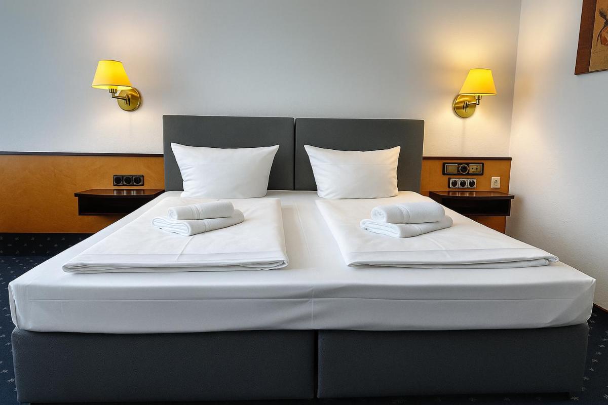 City Hotel - Housity
